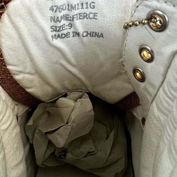 New J75 by JUMP Fierce Gold hightop sneakers. - Picture 9 of 9